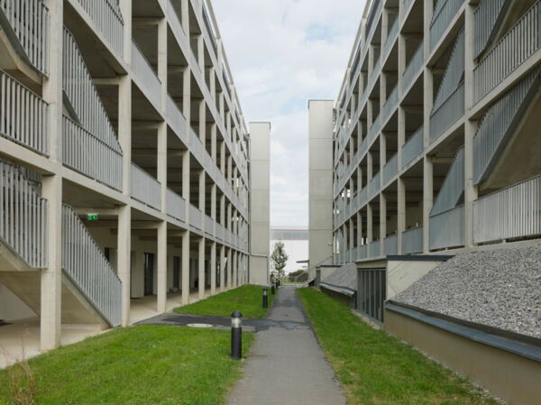 Ort: Waagner-Biro-Straße 109-115, 8020 Graz / Ausstellungsplakat: Waagner-Biro-Straße 117, 8020 Graz / Laufzeit: 30.04.-31.05.2022 
