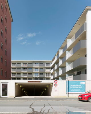 Ort: Liebenauer-Hauptstraße 28, 8041 Graz / Ausstellungsplakat: Liebenauer-Hauptstraße 19-23, 8041 Graz / Laufzeit: 28.04.-12.05.2022 