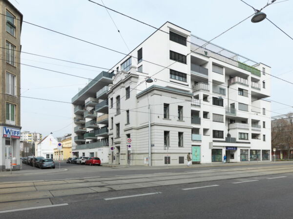 Ort: Weisselgasse 5, 1210 Wien / Ausstellungsplakat: Brünner-Straße 27, 1210 Wien / Laufzeit: 02.05.-31.05.2022 