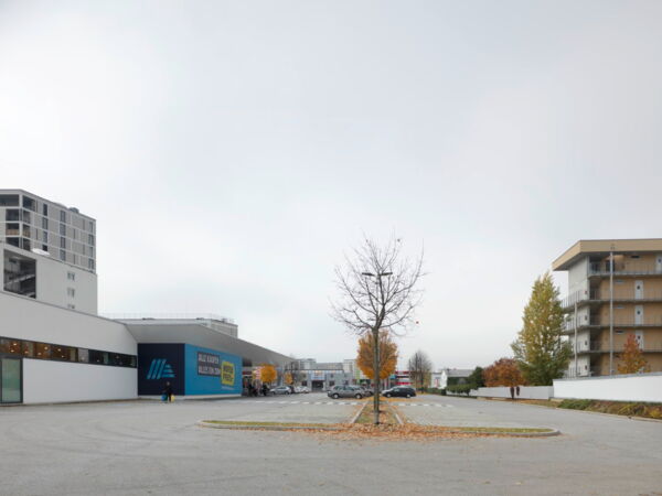 Ort: Conrad-von-Hötzendorfstraße 161, 8010 Graz / Ausstellungsplakat: Conrad-von-Hötzendorfstraße 160, 8010 Graz / Laufzeit: 09.05.-22.05.2022 